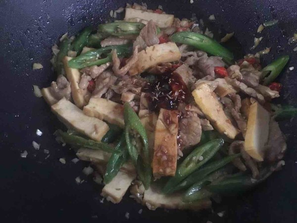 香干炒肉的做法-香辣味炒菜譜