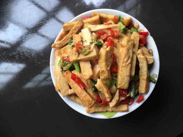 小炒香干的做法-家常味炒菜譜-易網健康養生網 小炒香干的做法-家常味炒菜譜