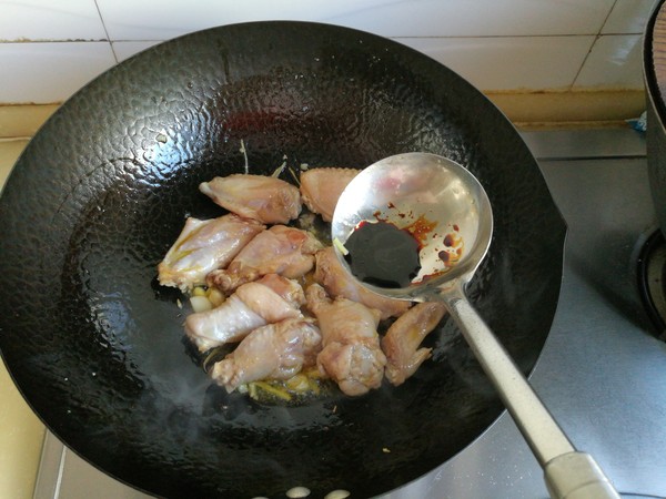 啤酒燉雞翅的做法-家常味燉菜譜-易網(wǎng)健康養(yǎng)生網(wǎng) 啤酒燉雞翅的做法-家常味燉菜譜