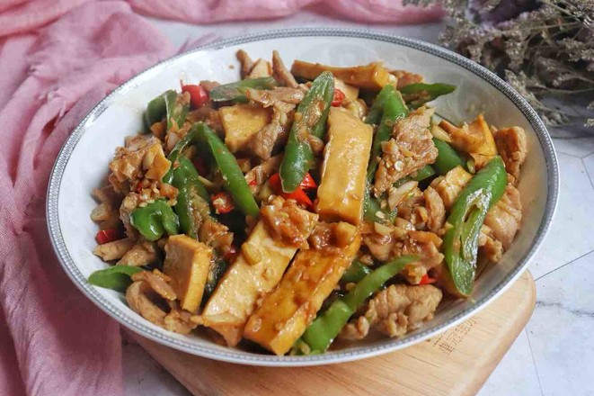 香干炒肉的做法-香辣味炒菜譜-易網健康養生網 香干炒肉的做法-香辣味炒菜譜