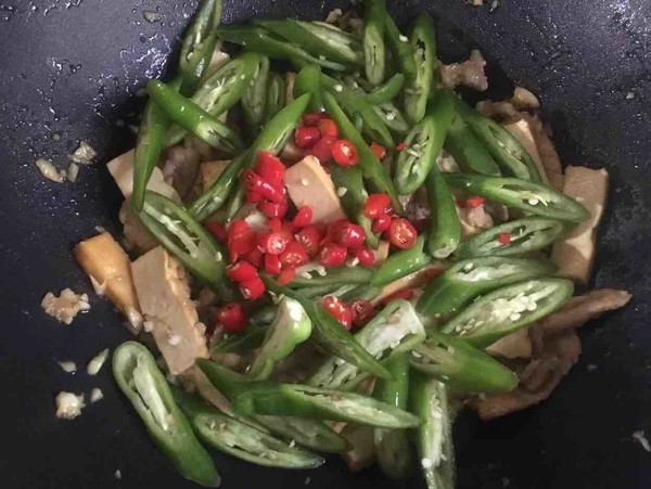香干炒肉的做法-香辣味炒菜譜