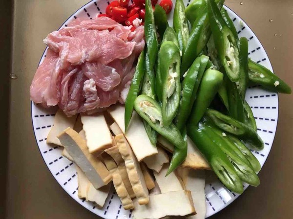 香干炒肉的做法-香辣味炒菜譜