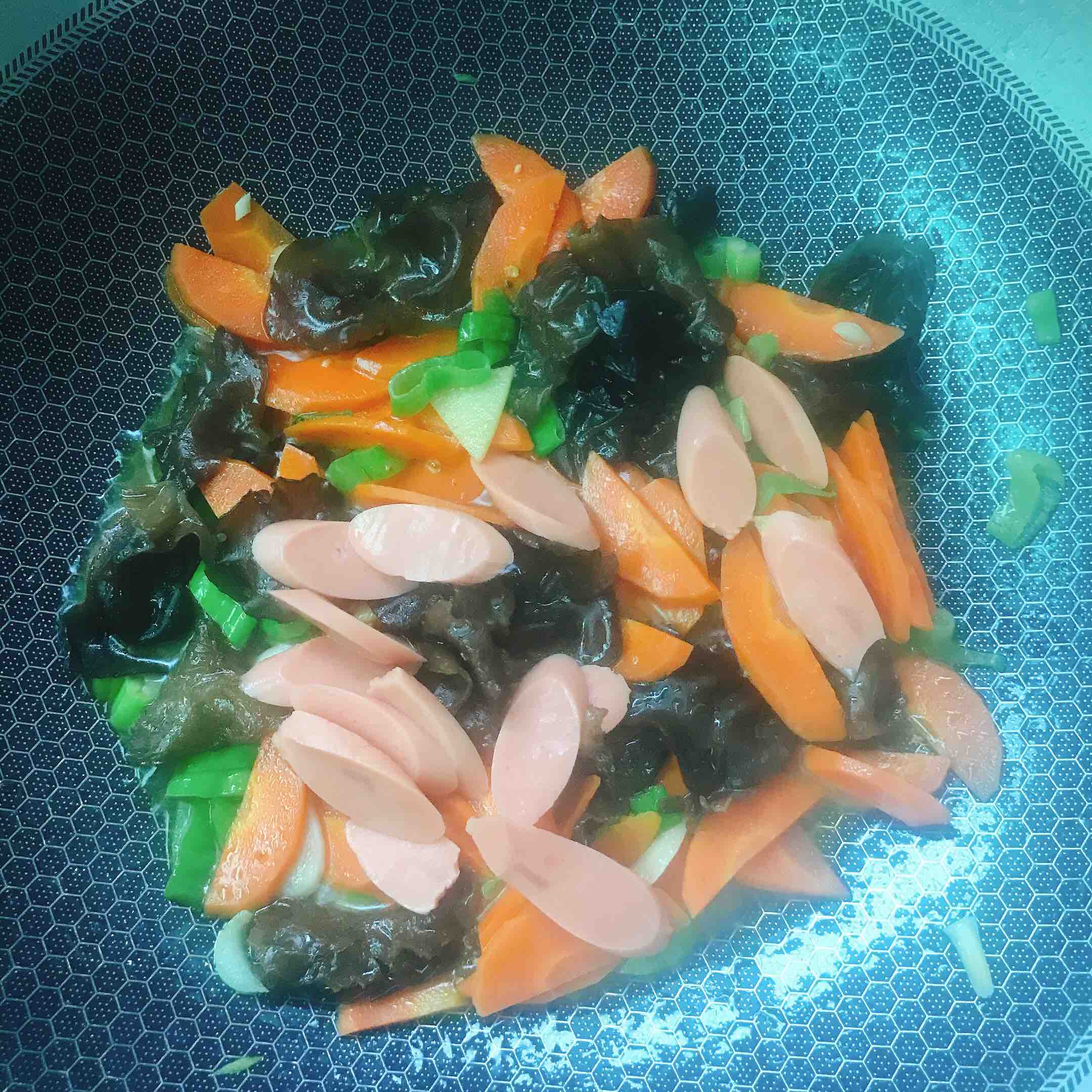 胡蘿卜炒木耳的做法-咸鮮味炒菜譜