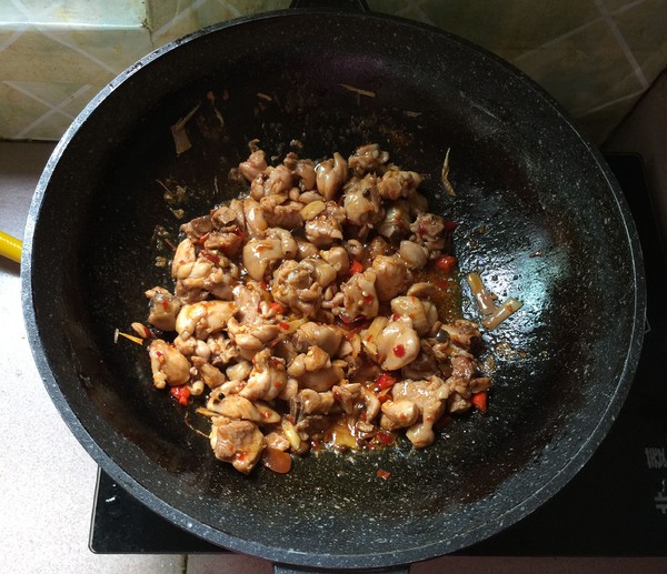 家常大盤雞的做法-香辣味煮菜譜-易網(wǎng)健康養(yǎng)生網(wǎng) 家常大盤雞的做法-香辣味煮菜譜
