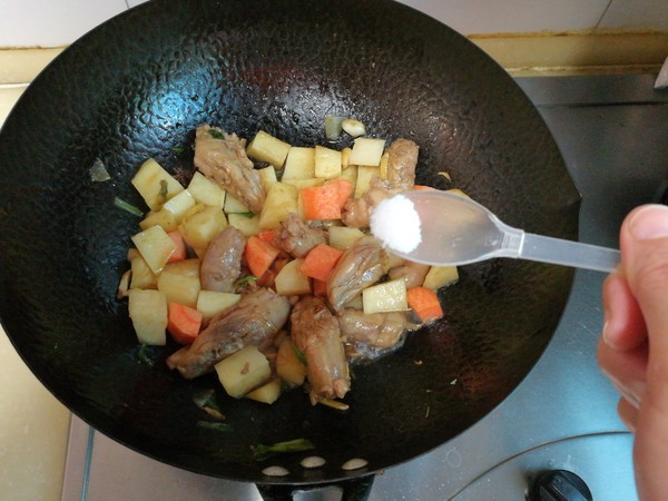 雞脖子燉土豆的做法-家常味燉菜譜