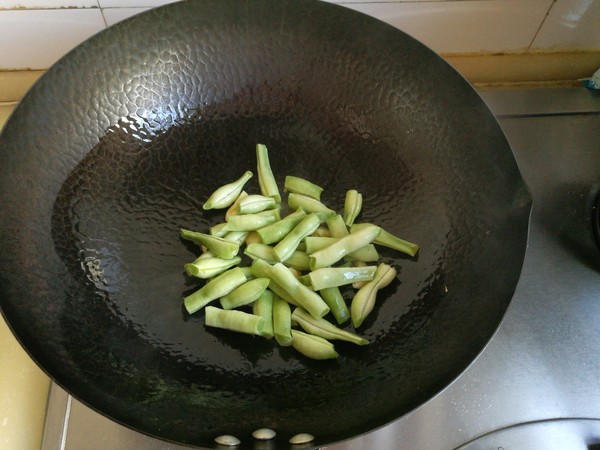 土豆豆角燉雞翅的做法-家常味燉菜譜