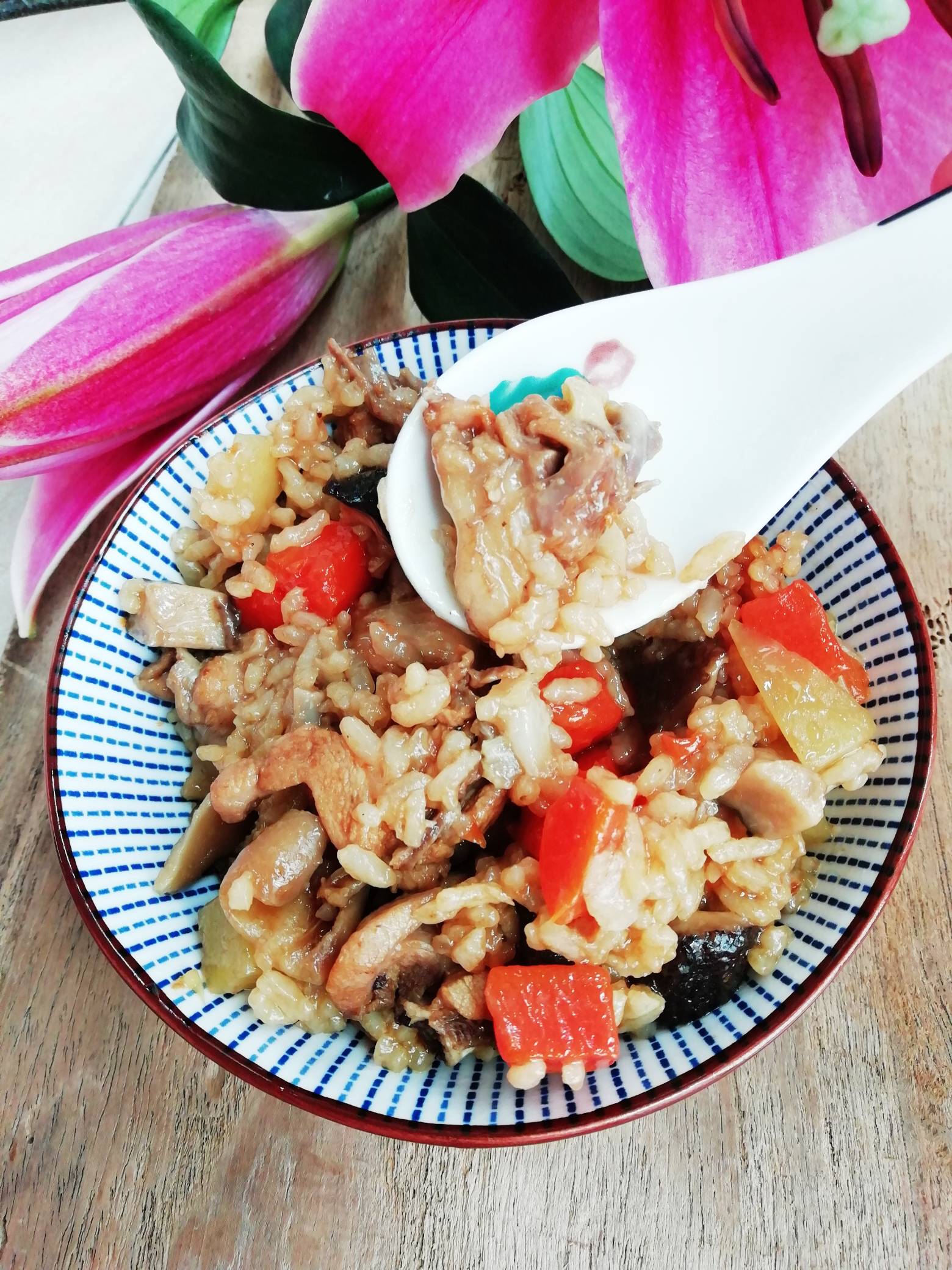 香菇燜雞飯的做法-咸鮮味炒菜譜