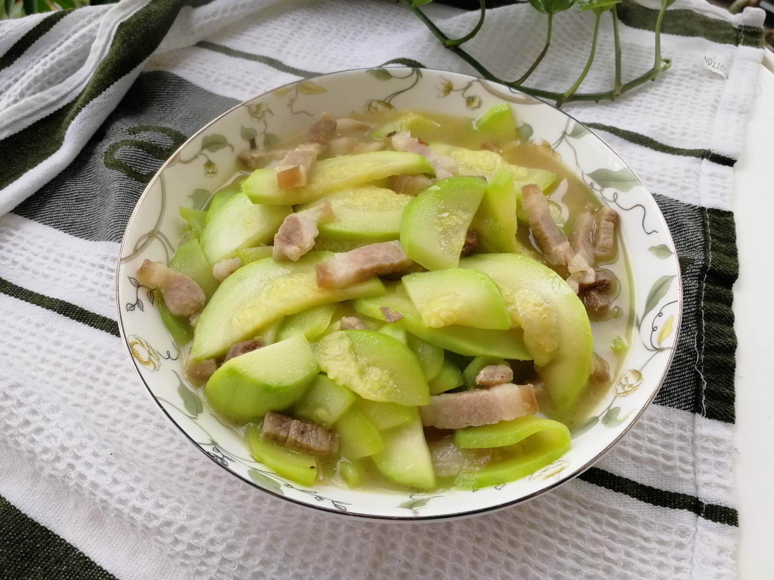 西葫蘆清炒肉絲的做法-咸鮮味炒菜譜-易網健康養生網 西葫蘆清炒肉絲的做法-咸鮮味炒菜譜
