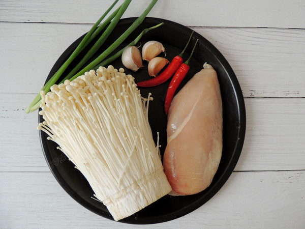 蒜蓉金針菇蒸雞胸肉的做法-家常味蒸菜譜-易網<a href=http://www.aoa7937.com/ target=_blank class=infotextkey>健康養生</a>網 蒜蓉金針菇蒸雞胸肉的做法-家常味蒸菜譜