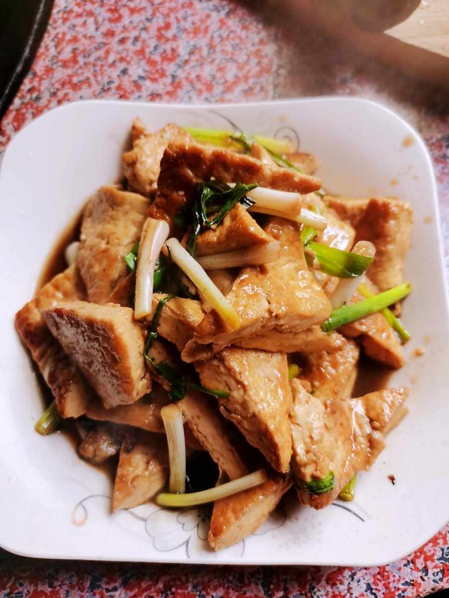 大蒜炒煎豆腐的做法-家常味炒菜譜