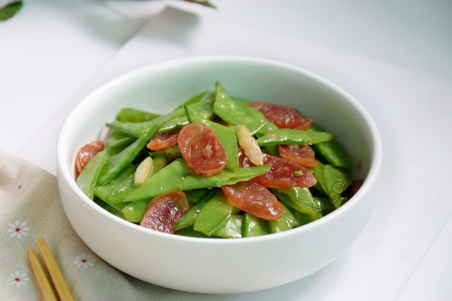 臘腸炒荷蘭豆的做法-家常味炒菜譜-易網(wǎng)健康養(yǎng)生網(wǎng) 臘腸炒荷蘭豆的做法-家常味炒菜譜