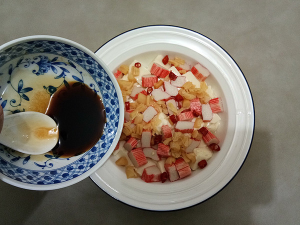 蟹肉棒蒸豆腐的做法-咸鮮味蒸菜譜-易網(wǎng)健康養(yǎng)生網(wǎng) 蟹肉棒蒸豆腐的做法-咸鮮味蒸菜譜