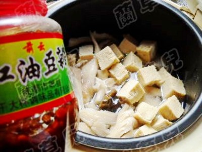 菇耳凍豆腐的做法-咸鮮味燉菜譜