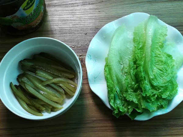 酸青瓜午餐肉卷餅的做法-家常味煎菜譜