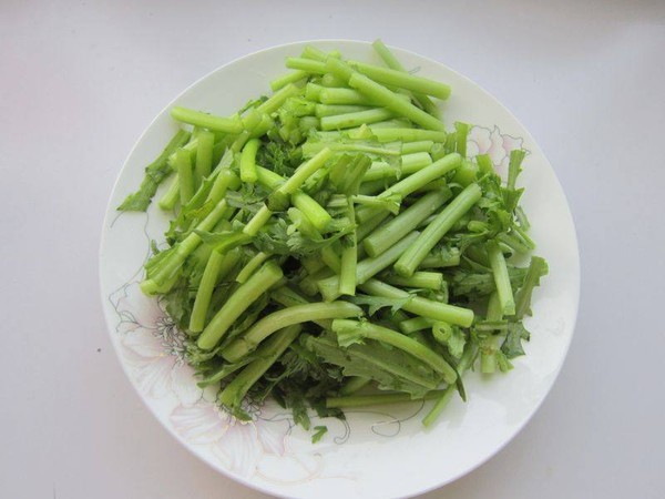 茼蒿炒雞蛋的做法-家常味炒菜譜