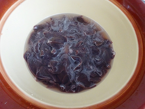 小炒羊肝的做法-咸鮮味炒菜譜-易網(wǎng)<a href=http://www.aoa7937.com/ target=_blank class=infotextkey>健康養(yǎng)生</a>網(wǎng) 小炒羊肝的做法-咸鮮味炒菜譜