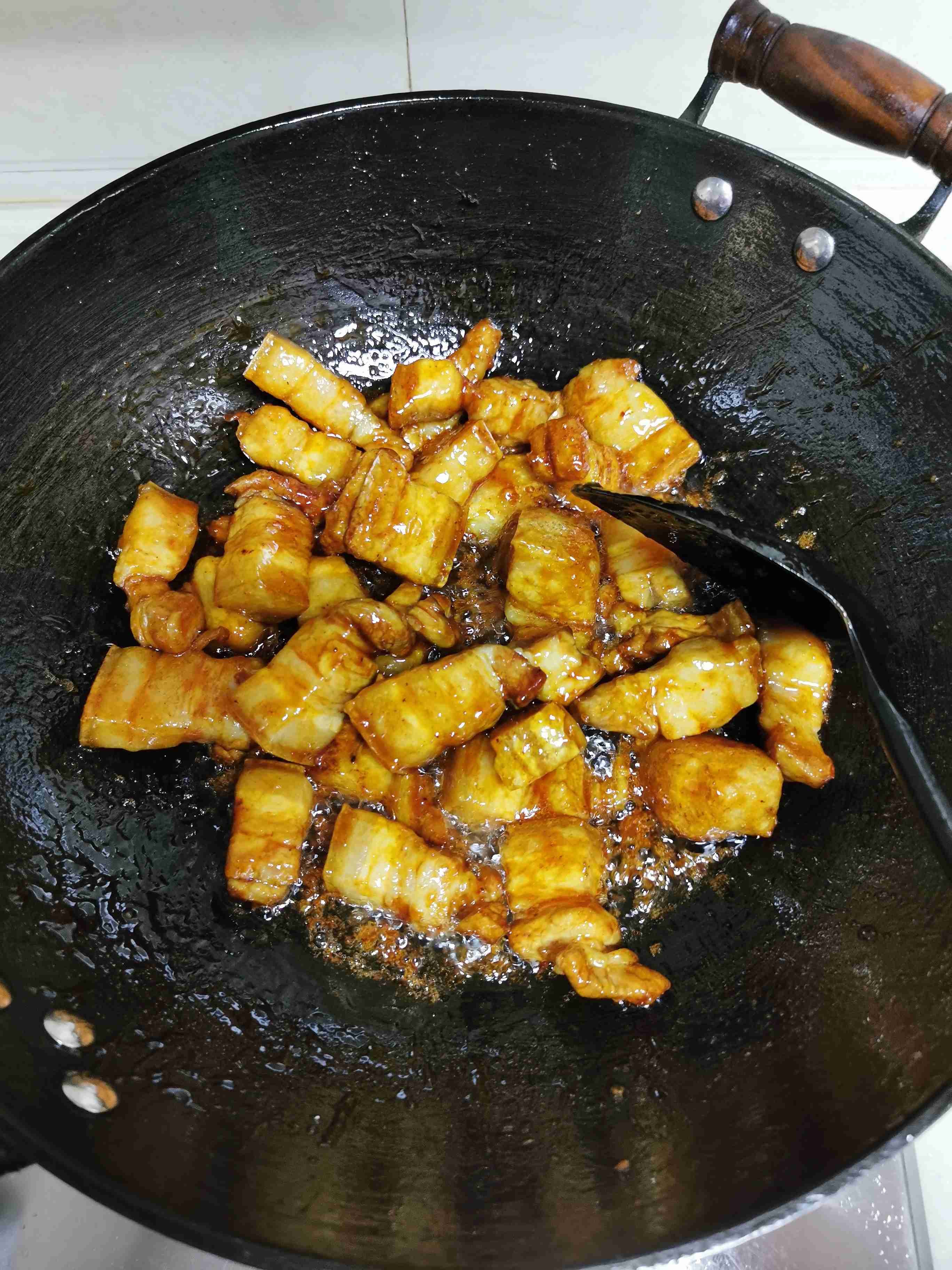土豆紅燒肉的做法-甜味燉菜譜