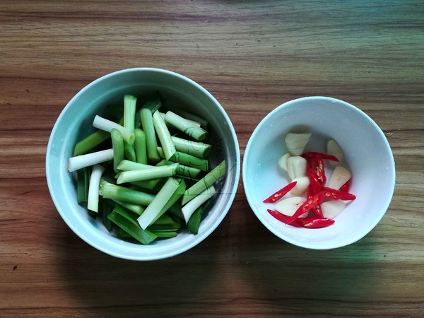 蒜苗辣炒香干的做法-醬香味炒菜譜