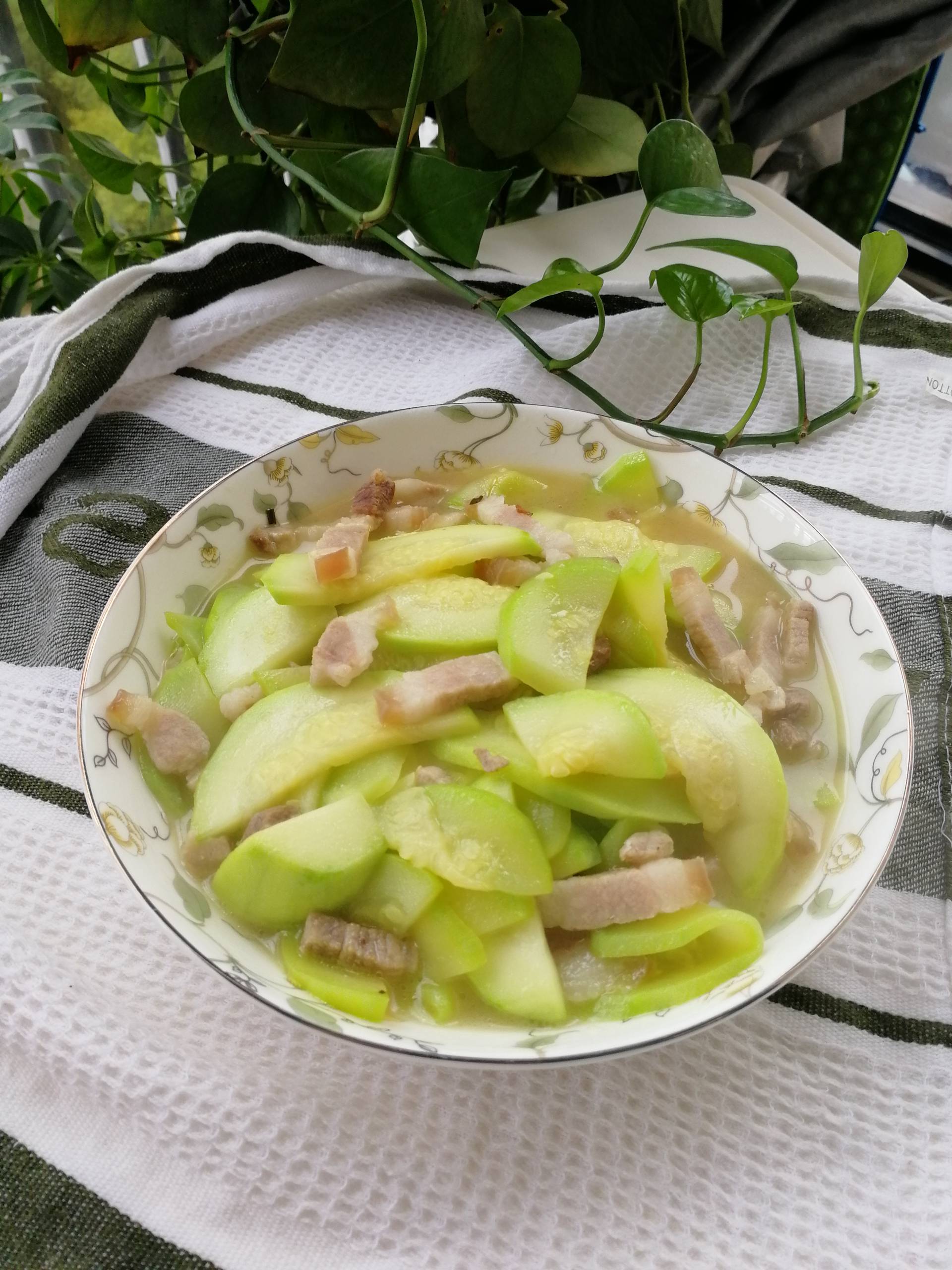 西葫蘆清炒肉絲的做法-咸鮮味炒菜譜-易網健康養生網 西葫蘆清炒肉絲的做法-咸鮮味炒菜譜