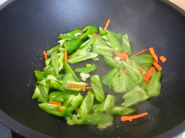 小炒羊肝的做法-咸鮮味炒菜譜-易網(wǎng)健康養(yǎng)生網(wǎng) 小炒羊肝的做法-咸鮮味炒菜譜