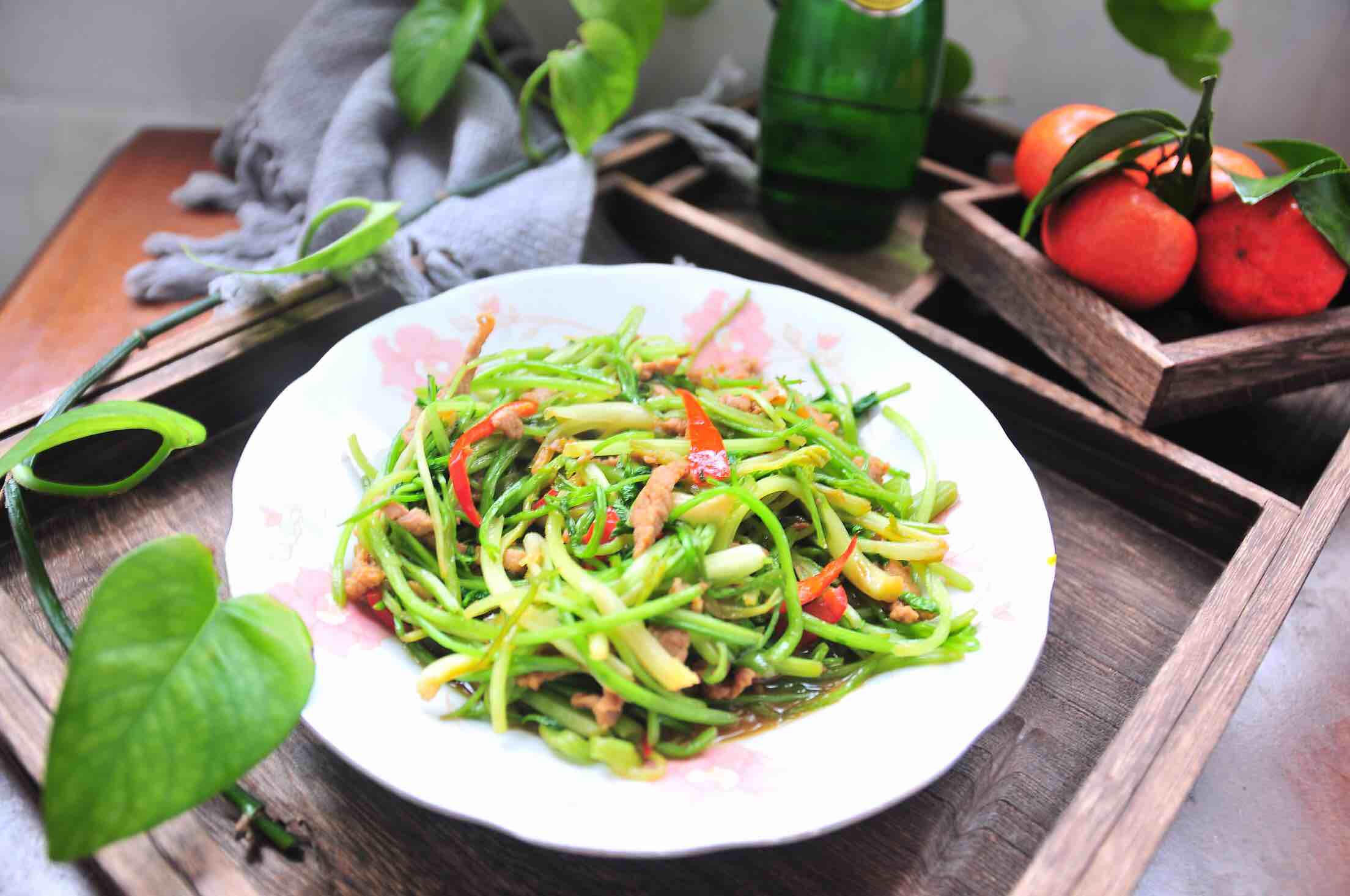 炒芹菜的做法-家常味炒菜譜-易網(wǎng)健康養(yǎng)生網(wǎng) 炒芹菜的做法-家常味炒菜譜