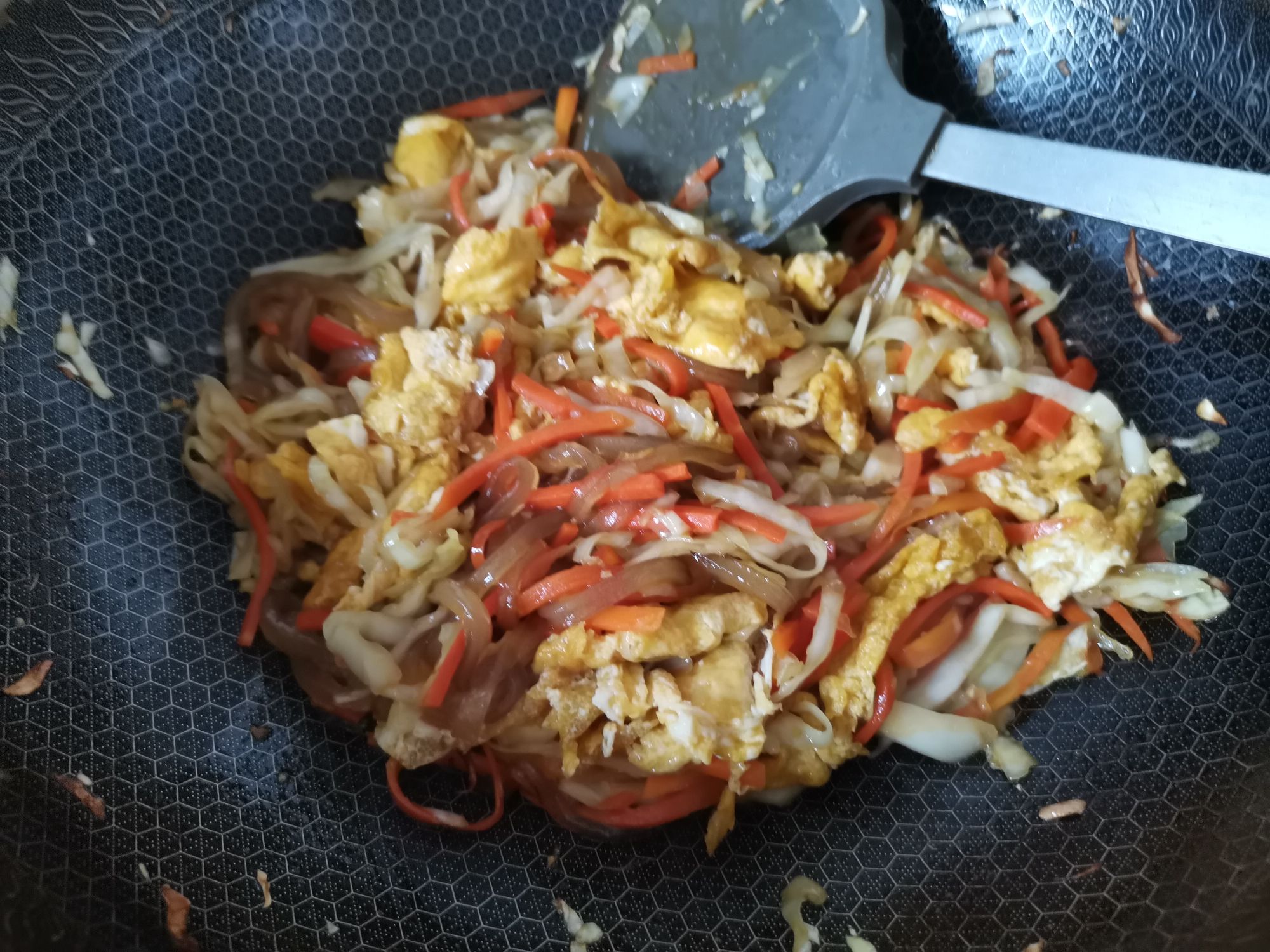 包菜粉絲炒雞蛋的做法-咸鮮味炒菜譜