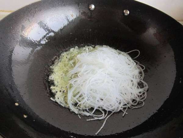 粉絲炒雞蛋的做法-家常味炒菜譜