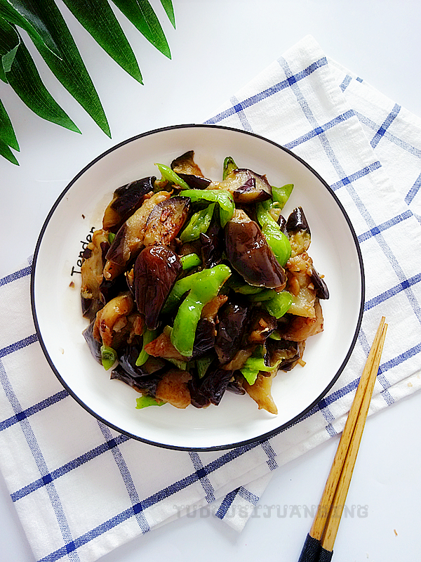 辣椒炒茄子的做法-咸鮮味炒菜譜-易網健康養生網 辣椒炒茄子的做法-咸鮮味炒菜譜