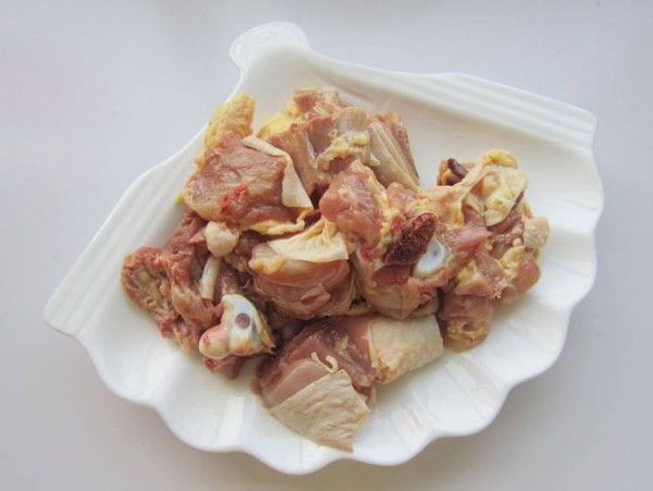 墨魚干燒雞的做法-家常味燒菜譜-易網(wǎng)健康養(yǎng)生網(wǎng) 墨魚干燒雞的做法-家常味燒菜譜