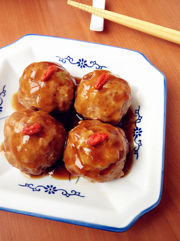 本色蒸獅子頭的做法-咸鮮味蒸菜譜-易網(wǎng)健康養(yǎng)生網(wǎng) 本色蒸獅子頭的做法-咸鮮味蒸菜譜
