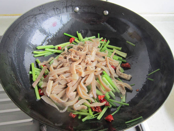 毛芹菜炒羊肚的做法-香辣味炒菜譜