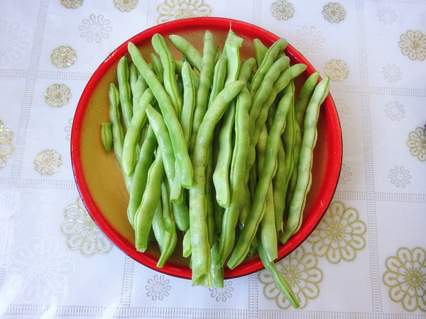 蒜香豆角的做法-蒜香味炒菜譜-易網(wǎng)<a href=http://www.aoa7937.com/ target=_blank class=infotextkey>健康養(yǎng)生</a>網(wǎng) 蒜香豆角的做法-蒜香味炒菜譜
