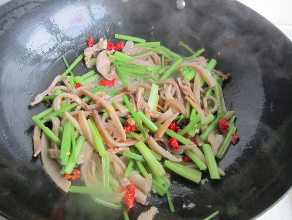 毛芹菜炒羊肚的做法-香辣味炒菜譜