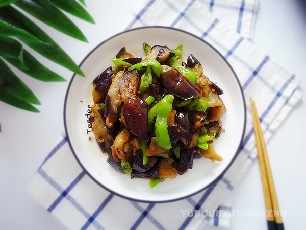 辣椒炒茄子的做法-咸鮮味炒菜譜-易網健康養生網 辣椒炒茄子的做法-咸鮮味炒菜譜