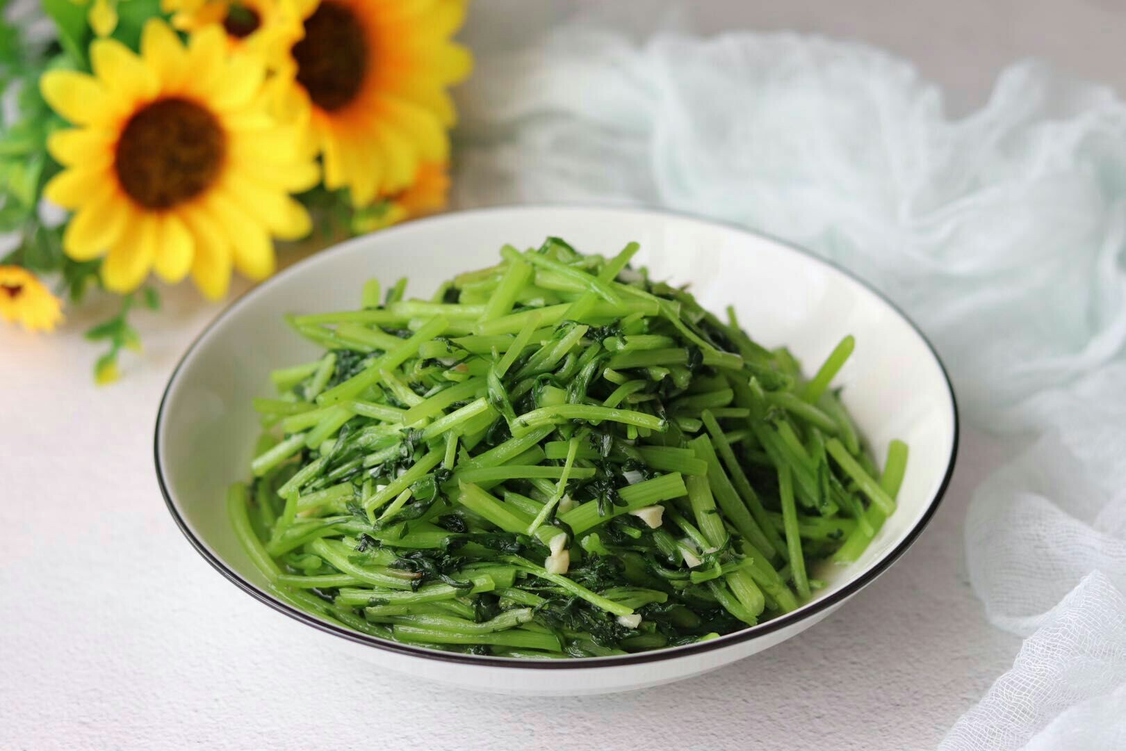 蒜蓉茼蒿的做法-家常味炒菜譜-易網健康養生網 蒜蓉茼蒿的做法-家常味炒菜譜