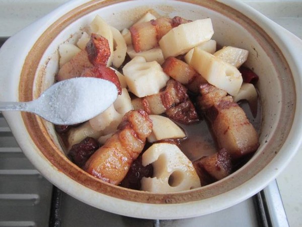 蓮藕肉煲的做法-家常味燉菜譜-易網健康養生網 蓮藕肉煲的做法-家常味燉菜譜