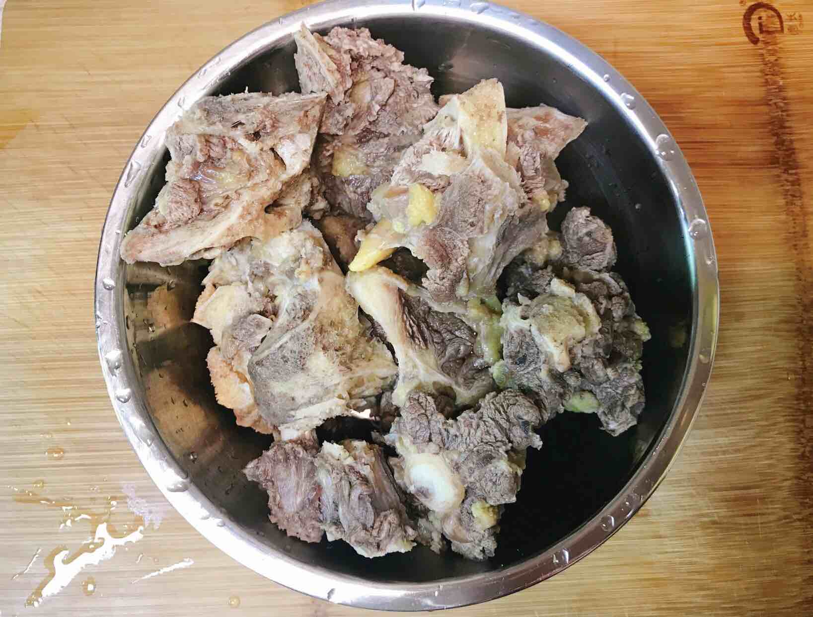 牛尾骨燉蘿卜的做法-家常味燉菜譜-易網健康養生網 牛尾骨燉蘿卜的做法-家常味燉菜譜
