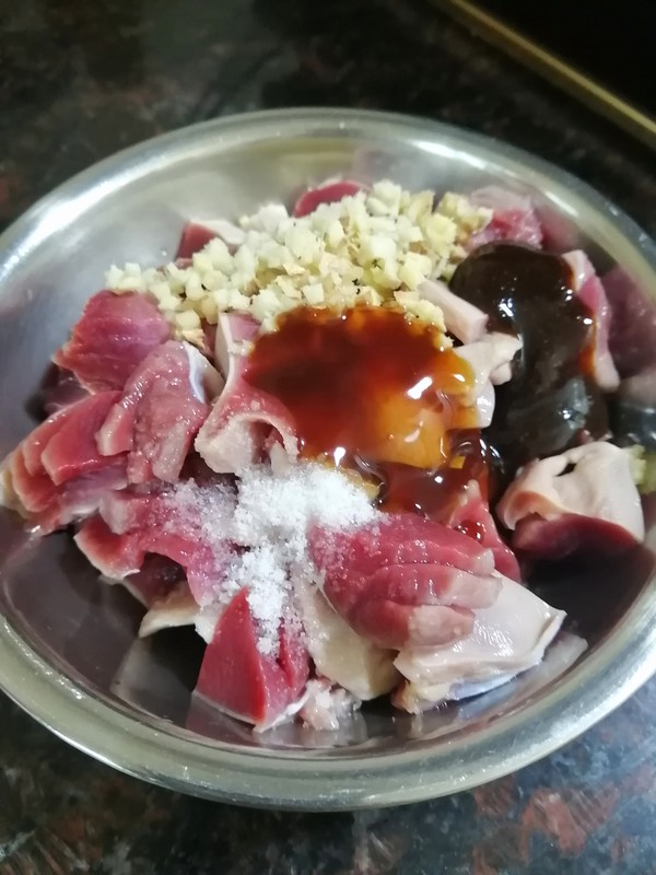 鴨胗西蘭花的做法-家常味煮菜譜