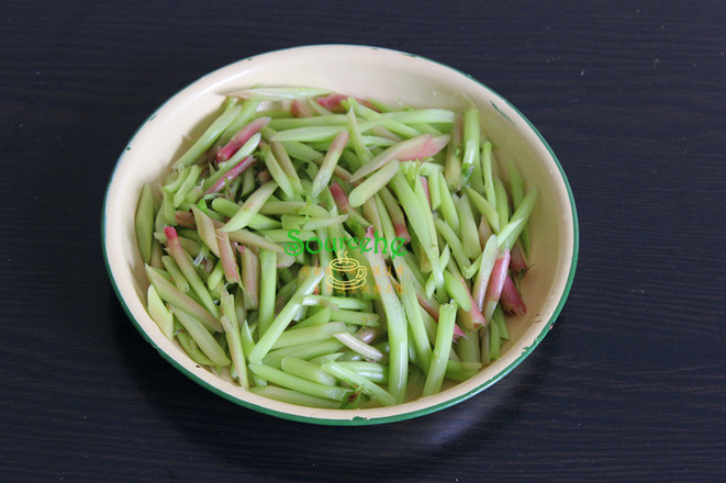 莧菜梗炒肉的做法-香辣味炒菜譜-易網(wǎng)<a href=http://www.aoa7937.com/ target=_blank class=infotextkey>健康養(yǎng)生</a>網(wǎng) 莧菜梗炒肉的做法-香辣味炒菜譜