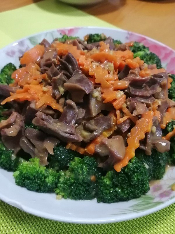 鴨胗西蘭花的做法-家常味煮菜譜