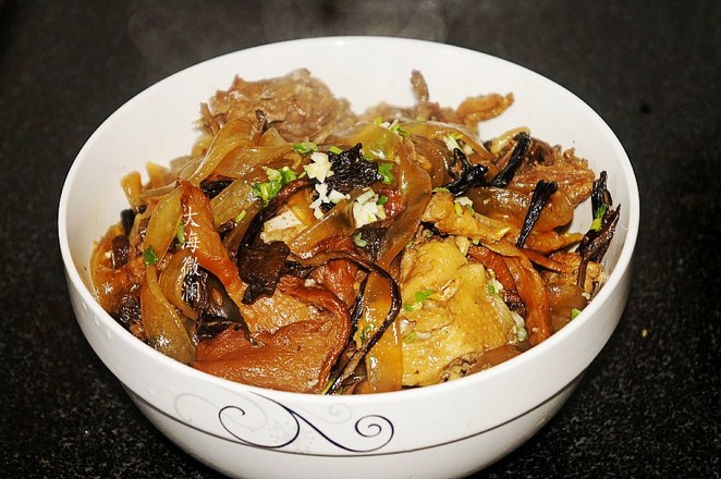 小雞燉蘑菇的做法-家常味燉菜譜-易網健康養生網 小雞燉蘑菇的做法-家常味燉菜譜