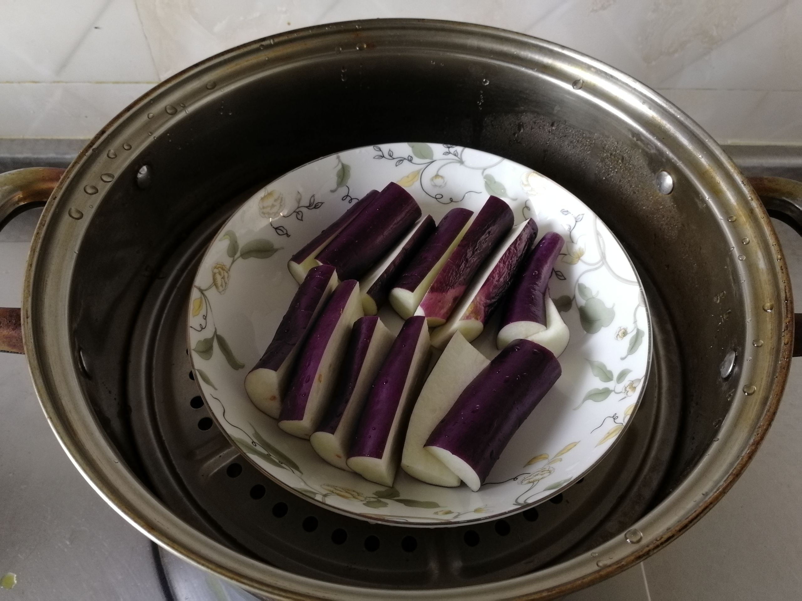 油淋茄子的做法-咸鮮味蒸菜譜