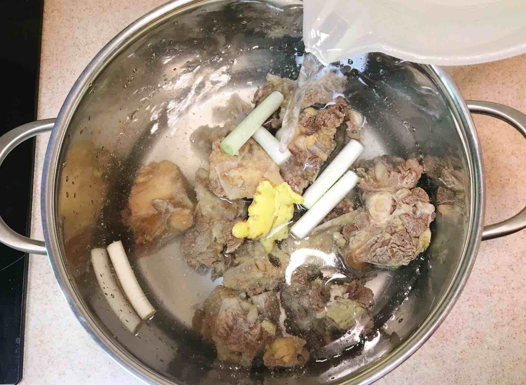 牛尾骨燉蘿卜的做法-家常味燉菜譜-易網健康養生網 牛尾骨燉蘿卜的做法-家常味燉菜譜