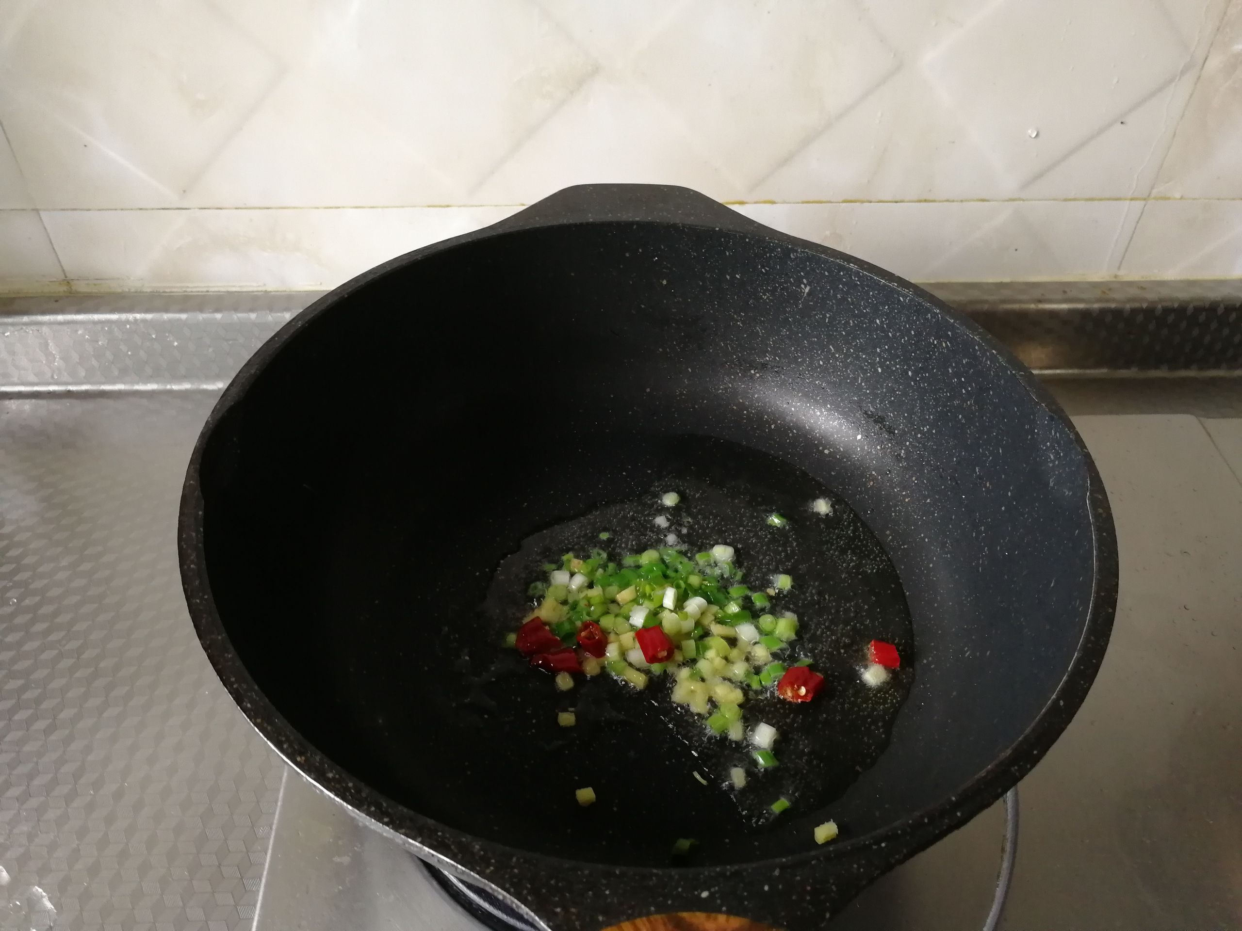 油淋茄子的做法-咸鮮味蒸菜譜