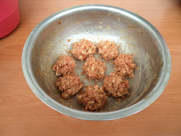 本色蒸獅子頭的做法-咸鮮味蒸菜譜-易網(wǎng)健康養(yǎng)生網(wǎng) 本色蒸獅子頭的做法-咸鮮味蒸菜譜