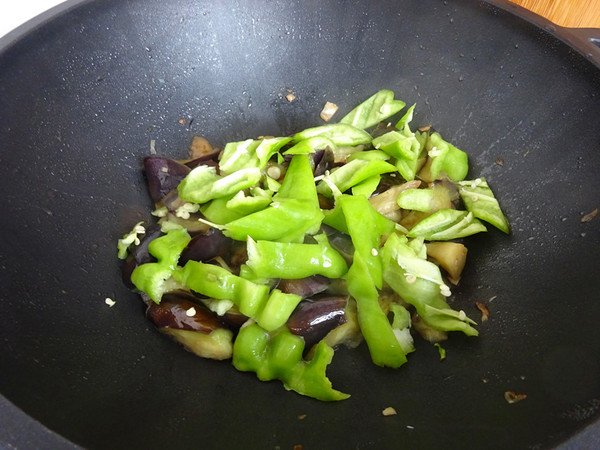 辣椒炒茄子的做法-咸鮮味炒菜譜-易網健康養生網 辣椒炒茄子的做法-咸鮮味炒菜譜