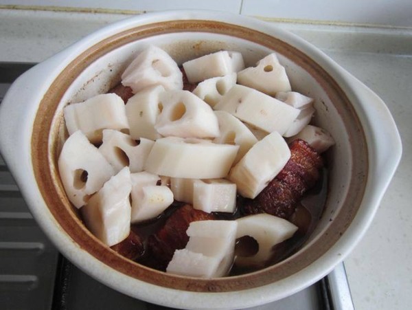 蓮藕肉煲的做法-家常味燉菜譜-易網健康養生網 蓮藕肉煲的做法-家常味燉菜譜