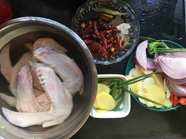 鹵鴨翅的做法-香辣味鹵菜譜-易網(wǎng)<a href=http://www.aoa7937.com/ target=_blank class=infotextkey>健康養(yǎng)生</a>網(wǎng) 鹵鴨翅的做法-香辣味鹵菜譜