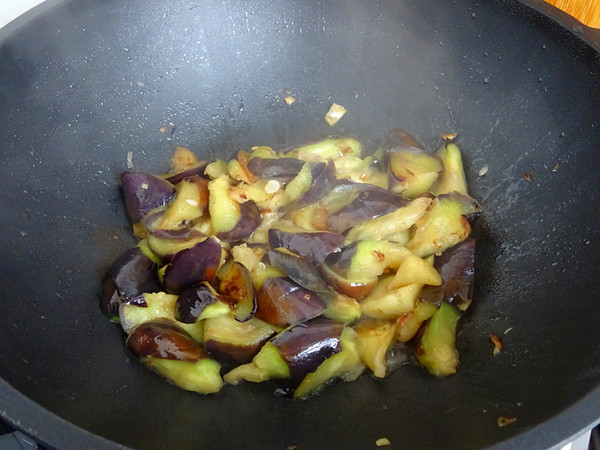 辣椒炒茄子的做法-咸鮮味炒菜譜-易網健康養生網 辣椒炒茄子的做法-咸鮮味炒菜譜