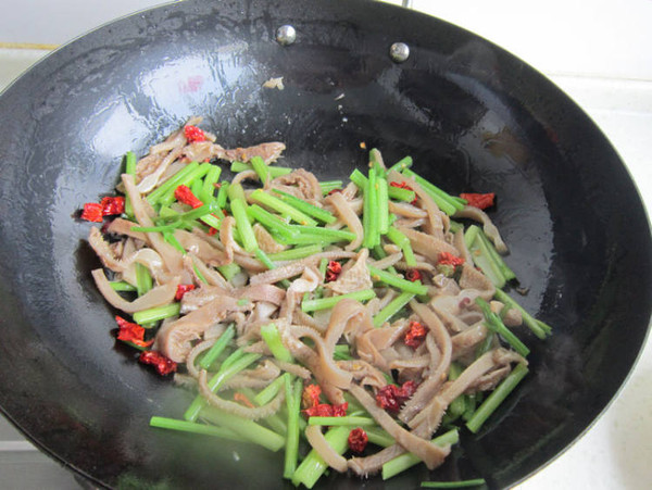 毛芹菜炒羊肚的做法-香辣味炒菜譜